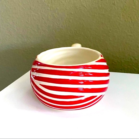 🌺4 Items 25$🌺 Starbucks Mug - Red & White Swirl - Ceramic - Picture 3 of 6